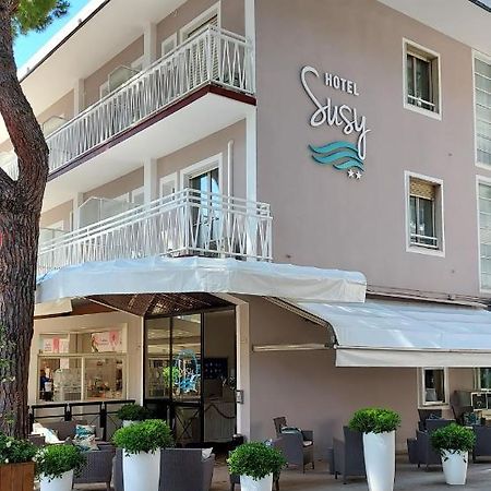 Hotel Susy - Ambienti Rinnovati - Direttamente Su Viale Dante E A Due Passi Dal Mare Riccione Exterior photo